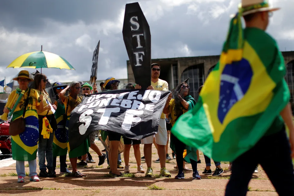 Bolsonaristas protestam contra ministros do STF em NY